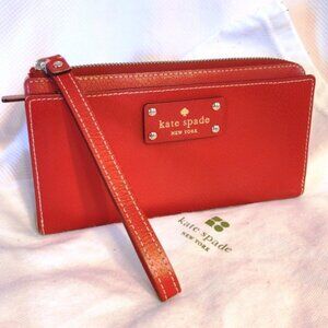 Kate Spade Pebbled Leather Wellesley Layton Wallet Wristlet in Pill Box Red, EUC